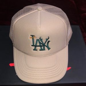 LOSTLOVE CREAM “LA2NY” HAT